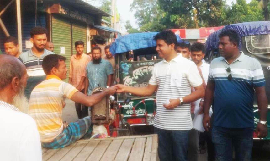 রাজারহাটে ও রাজিবপুরে তারেক রহমানের শুভেচ্ছা পৌঁছে দিচ্ছেন ছাত্রদল